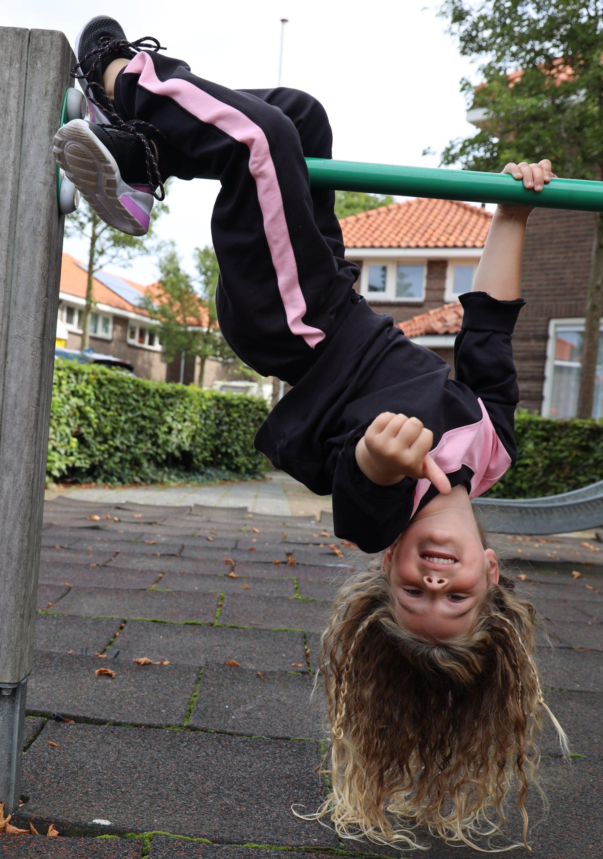 Gami - Joggingpak met roze zijstreep - Alisé kids
